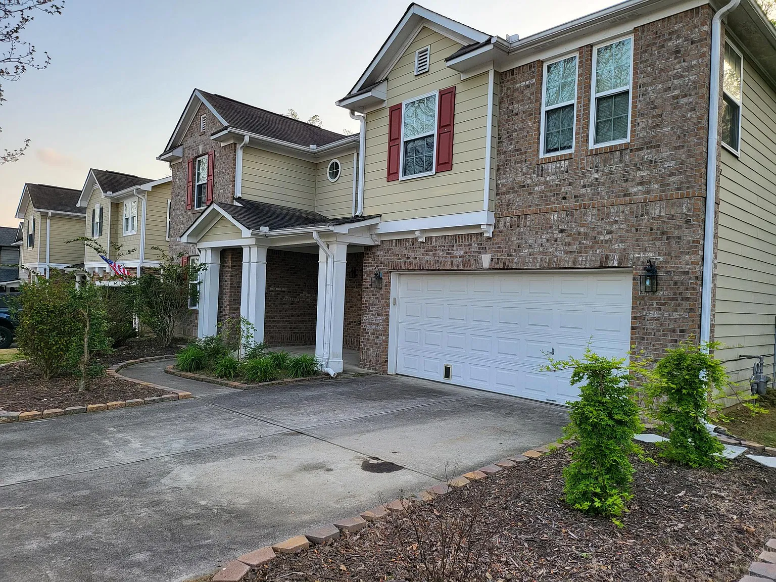 4 bed, 2.5 bath, 3705 sqft, $2,700 — Photo 3