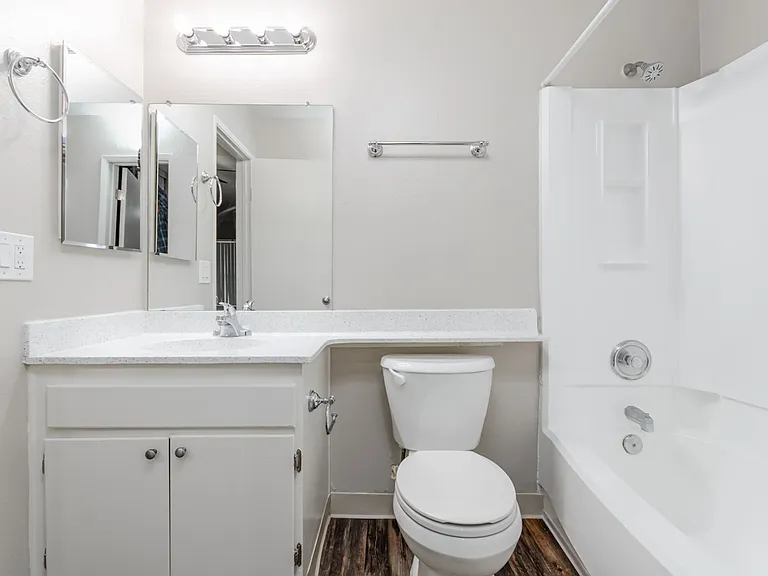 Welcome home to Lake View Park! — Photo 7