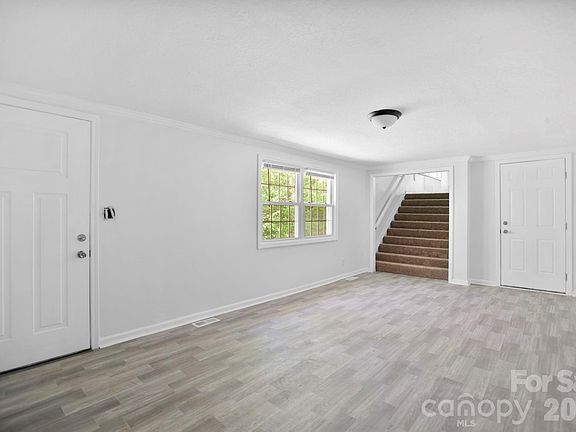 5th image of 1007 N Fork Rd
