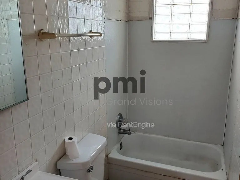 1719 W Olive St — Photo 4