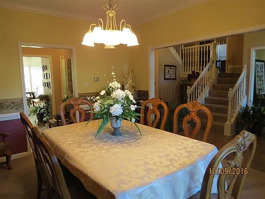4th image of 285 Catalpa Dr