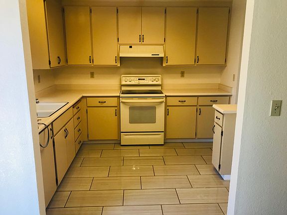 5th image of 647 Overland Ave