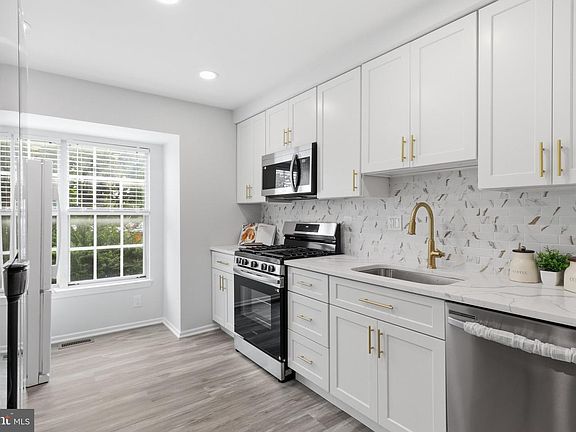 2nd image of 660 Ivy League Ln Unit 14-83