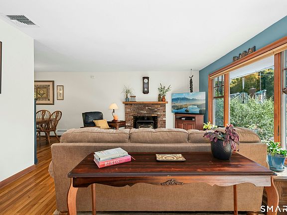 4th image of 35 Aspen Ledges Road