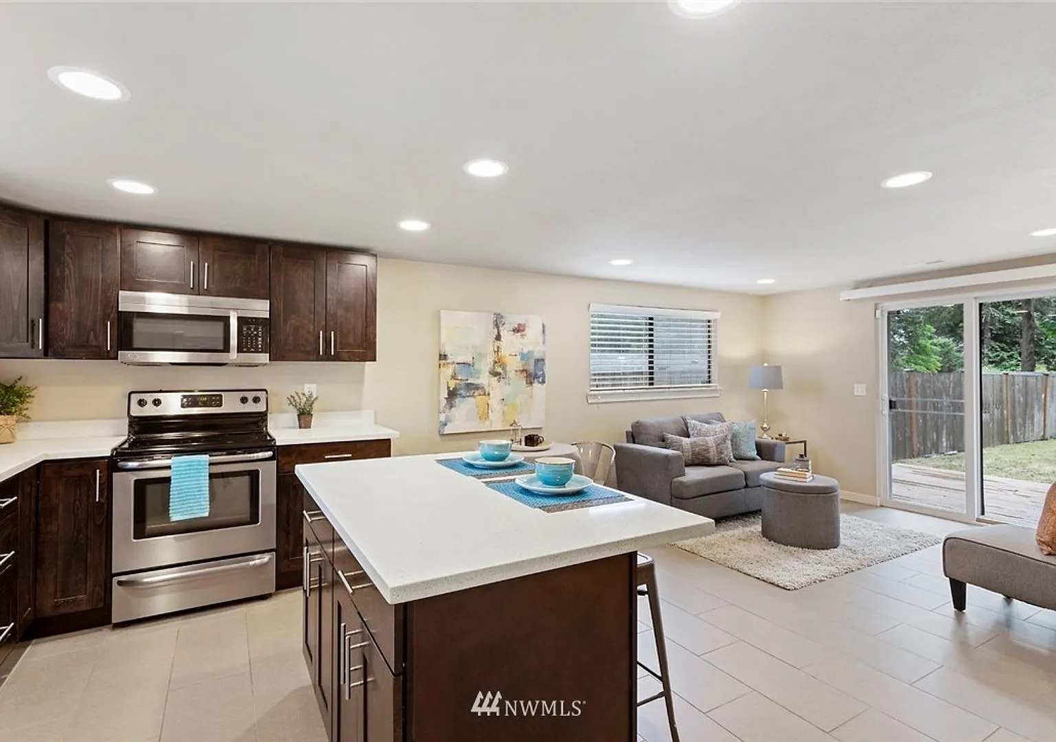 3Bd/2Ba Seattle Home — Photo 2