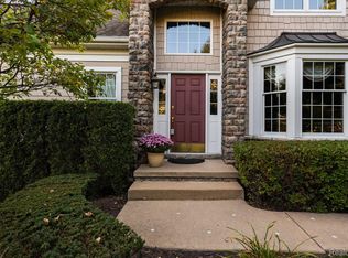 24927 Reeds Pointe Dr, Novi, MI 48374