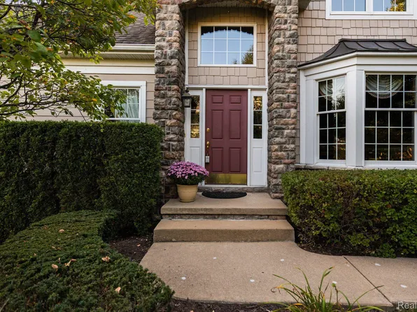 24927 Reeds Pointe Dr, Novi, MI 48374
