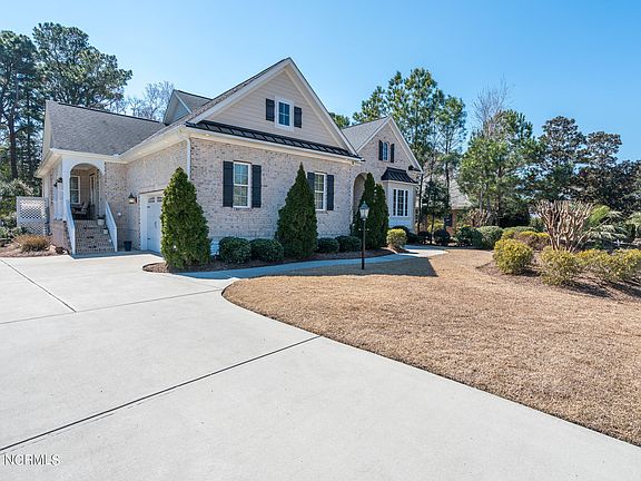 2nd image of 2697 St James Drive SE