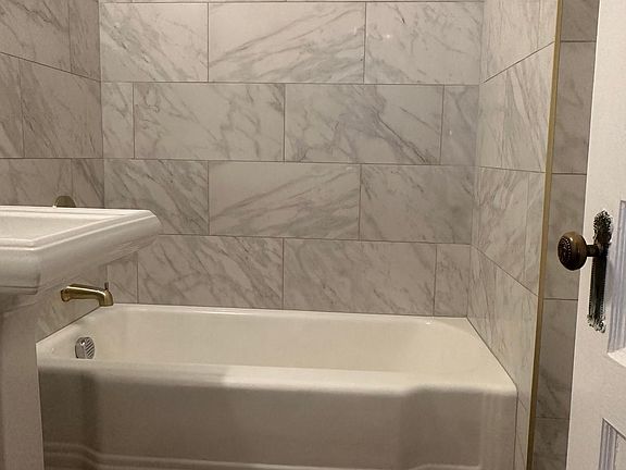 4th image of 690 Chilton Ave #2