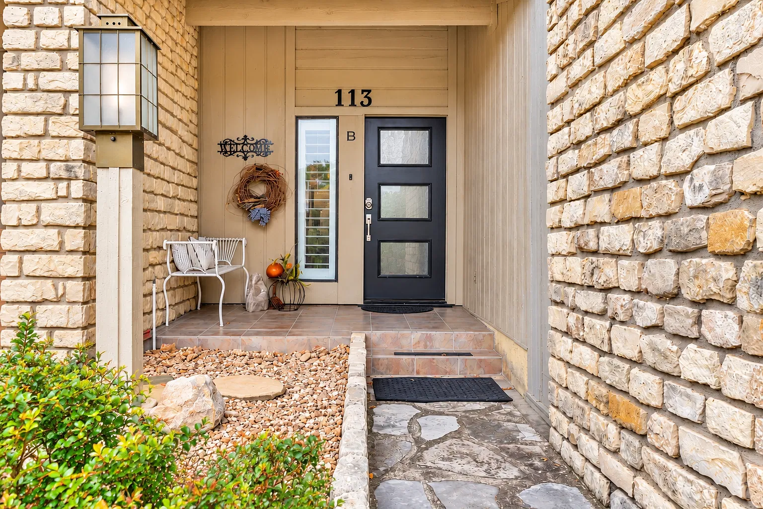 3 bed, 2340 sqft, $2,500 — Photo 2