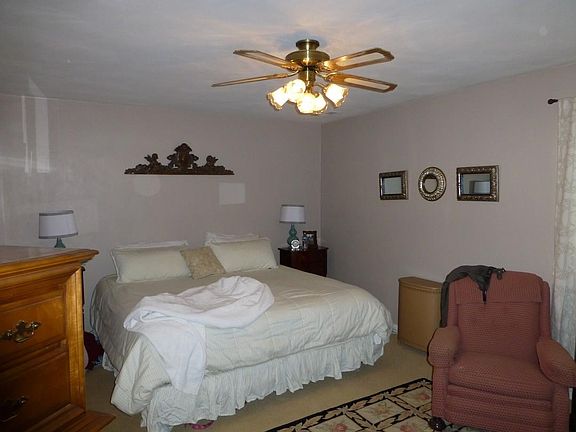 5th image of 404 Windward Dr SW