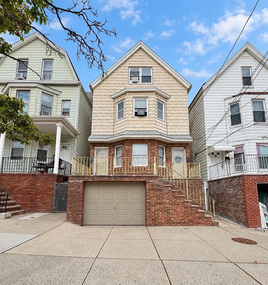 2 bed, 1.0 bath, $1,950 — Photo 1