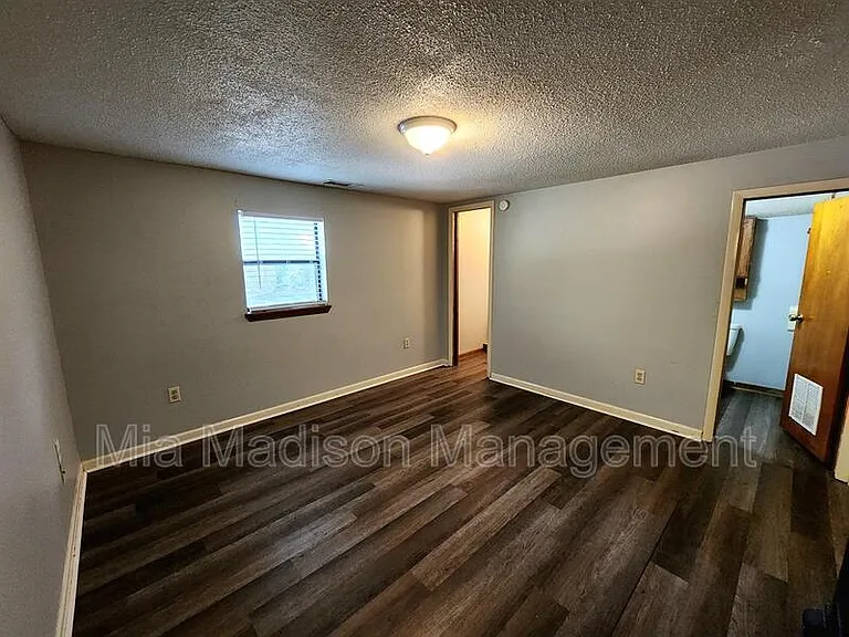 40 1/2 Wesley Ct — Photo 3