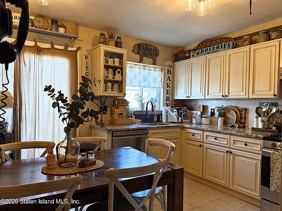 4th image of 45 Sea Gate Ct
