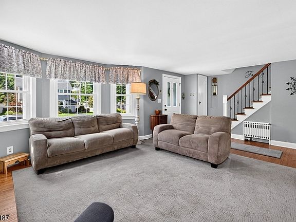 4th image of 11 Indian Spring Rd