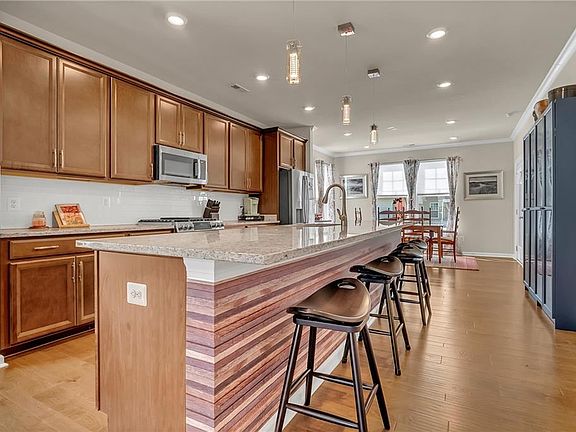 4th image of 4212 Kendall Ln