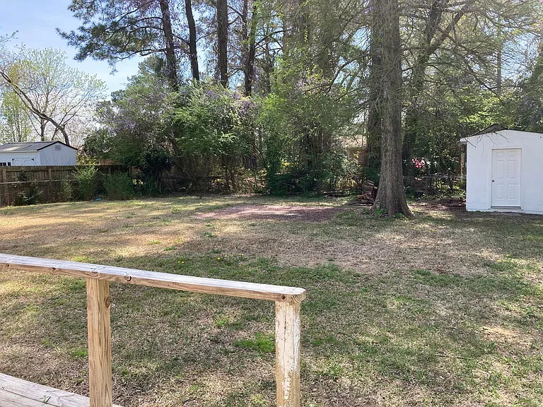 2913 Monroe Dr — Photo 12