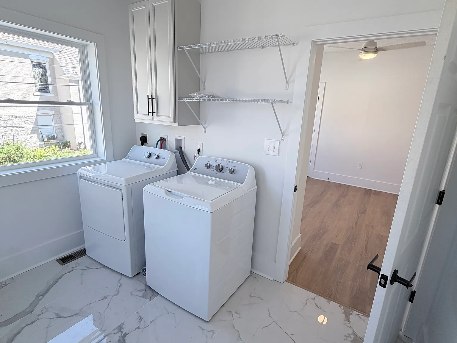 2 bed, 1000 sqft, $1,800 — Photo 2