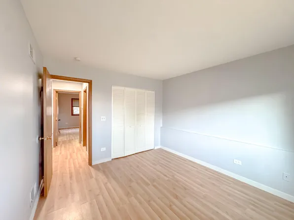 154 S Waters Edge Dr APT B, Glendale Heights, IL 60139
