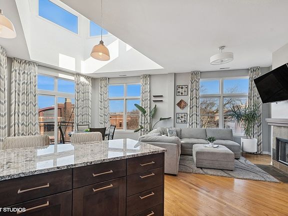 3rd image of 2089 W Wabansia Ave APT 309