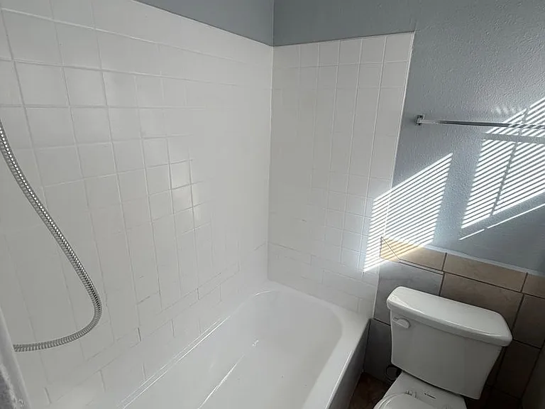 1128 Raymond Ave — Photo 5