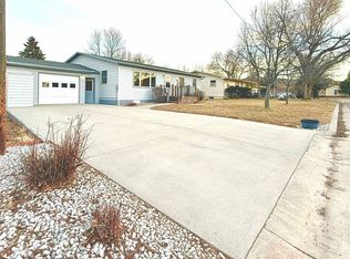 445 S 17th St, Hot Springs, SD 57747
