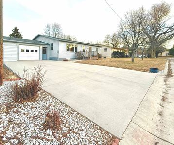 445 S 17th St, Hot Springs, SD, 57747