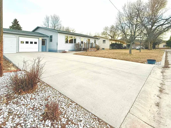 445 S 17th St, Hot Springs, SD 57747