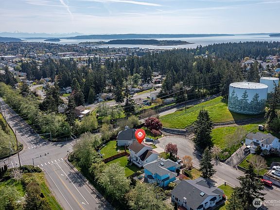 4th image of 1442 SW Ponsteen Drive