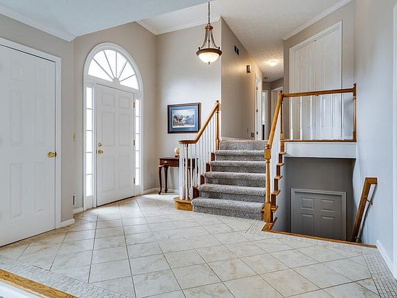 2nd image of 3241 Mary Dr