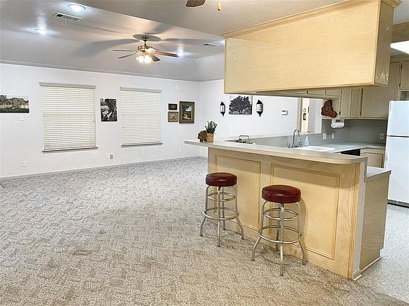 5th image of 819 French Ln