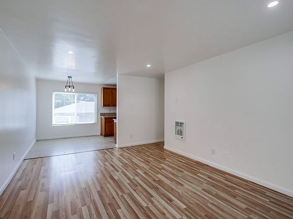 3rd image of 4912 W Point Loma Blvd #7
