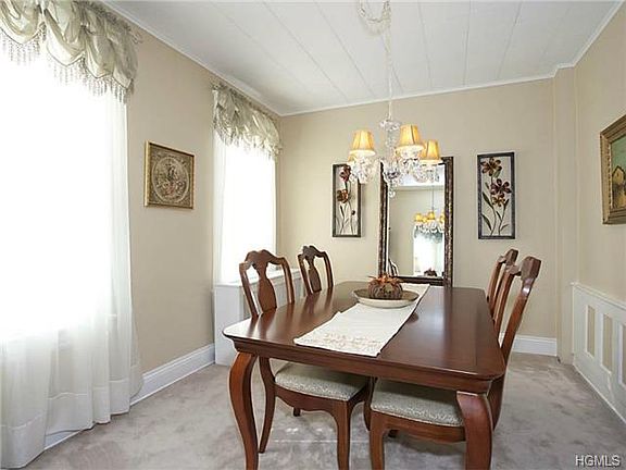4th image of 39 Rossiter Ave
