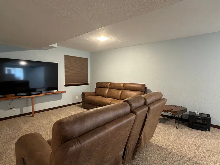 296 Sloan Dr — Photo 34