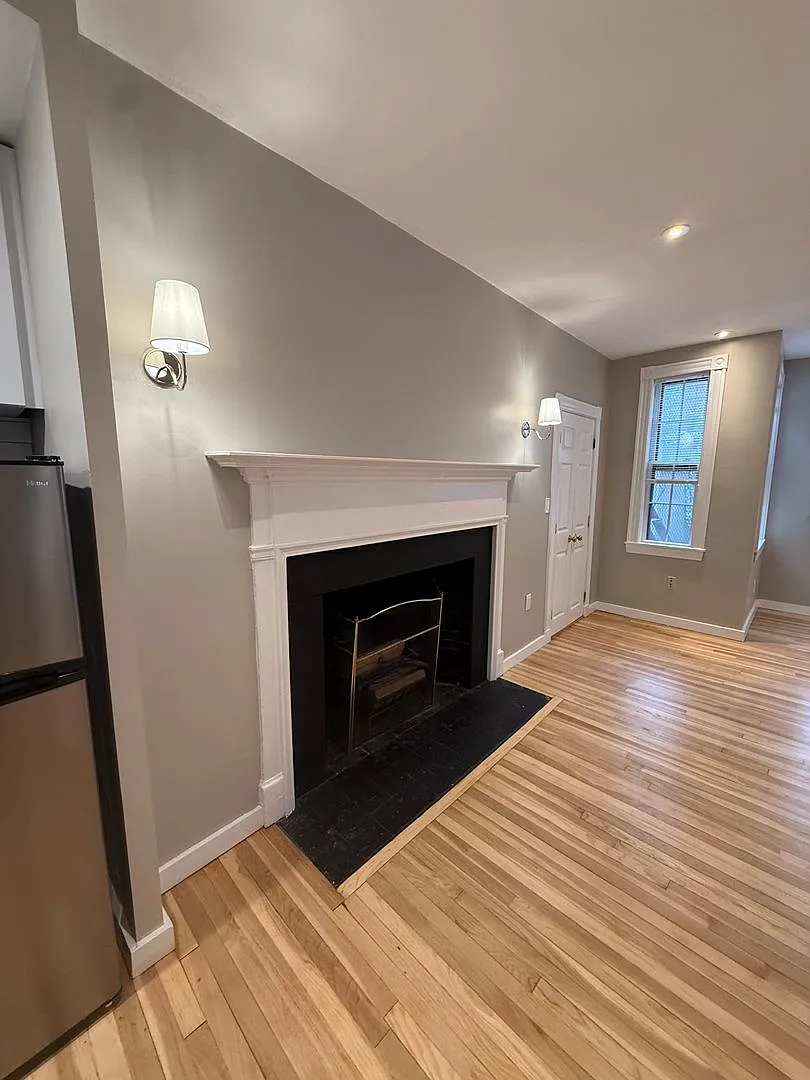 Building Photo - 83 Phillips St #A2