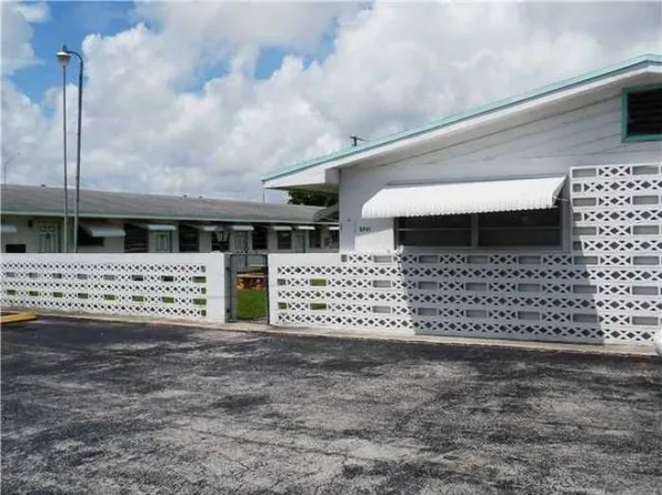 2901 Polk St APT 13, Hollywood, FL 33020