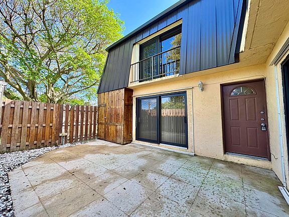 4th image of 2420 Waterside Drive #17b