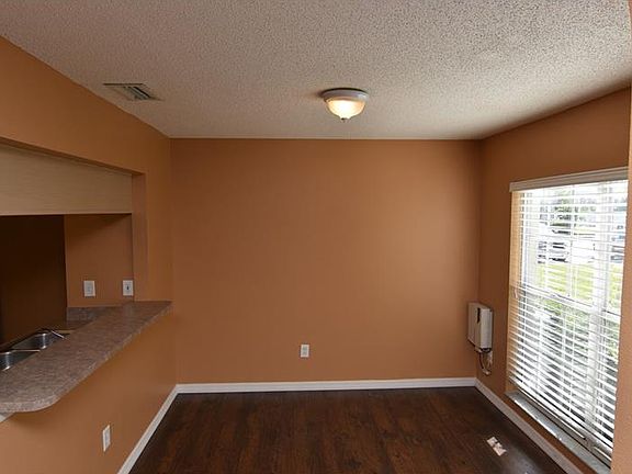 4th image of 568 Kensington Lake Cir