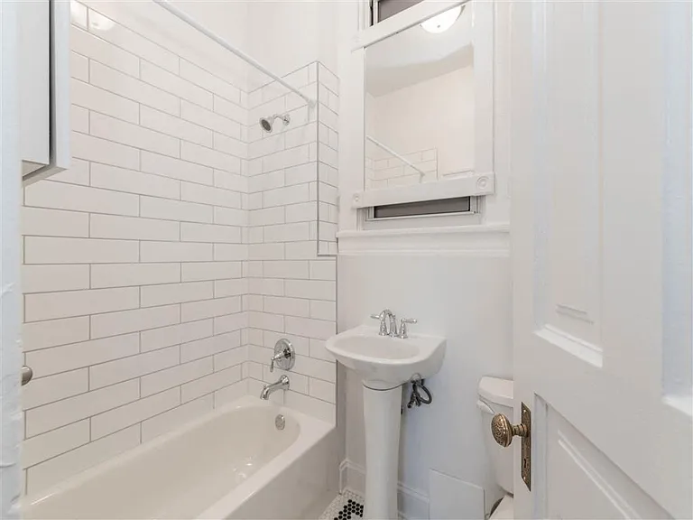 The Pelham — Photo 21