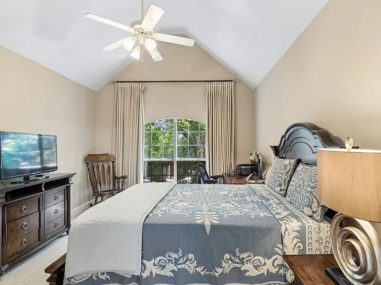 4147 Towne Green Cir — Photo 16
