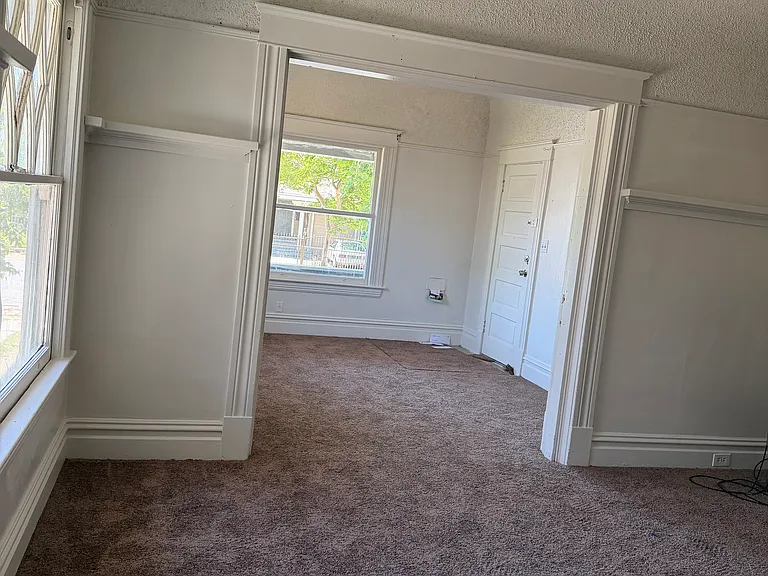 643 W Poplar St — Photo 6
