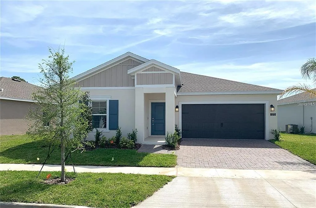 3 bed, 2.0 bath, 1555 sqft, $2,400 — Photo 2