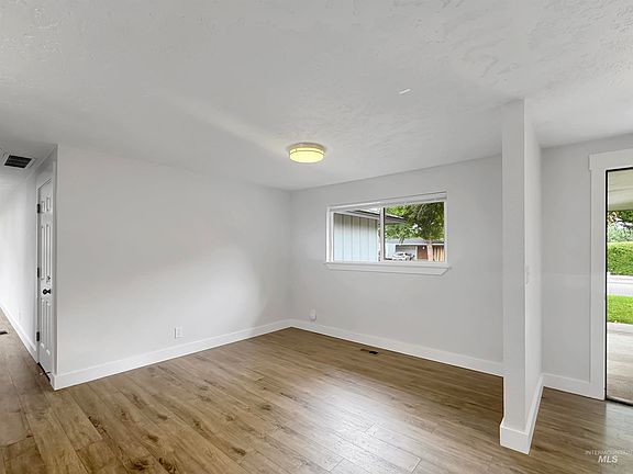 3rd image of 8785 W Pembrook Dr