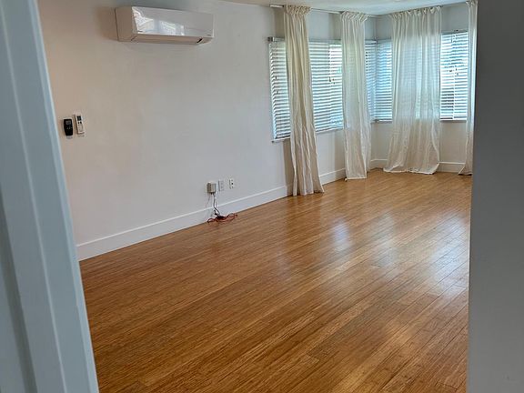 5th image of 3358 Dale St