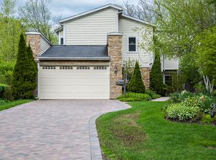 911 Ridgewood Pl, Highland Park, IL 60035