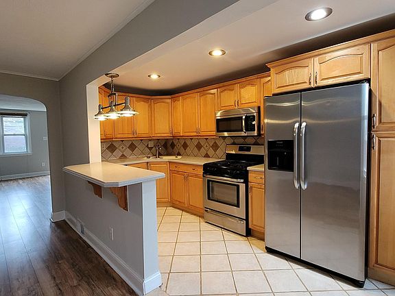 5th image of 967 W Ashland Ave
