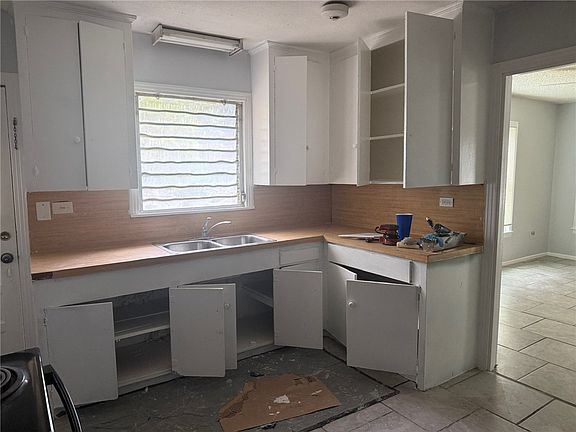 3rd image of 325 Rosebud Ave