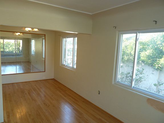 5th image of 517 Carlisle Blvd SE