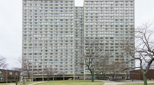 1st image of 4800 S Lake Park Ave APT 1001