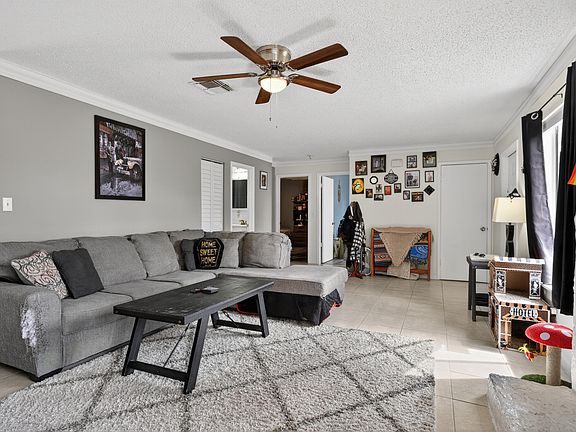 3rd image of 2289 SE Carnation Avenue